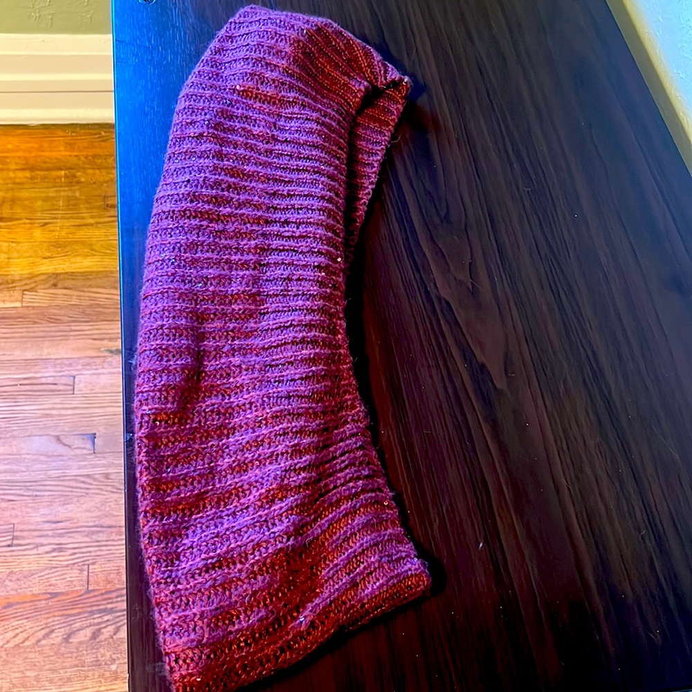 Maroon scarf